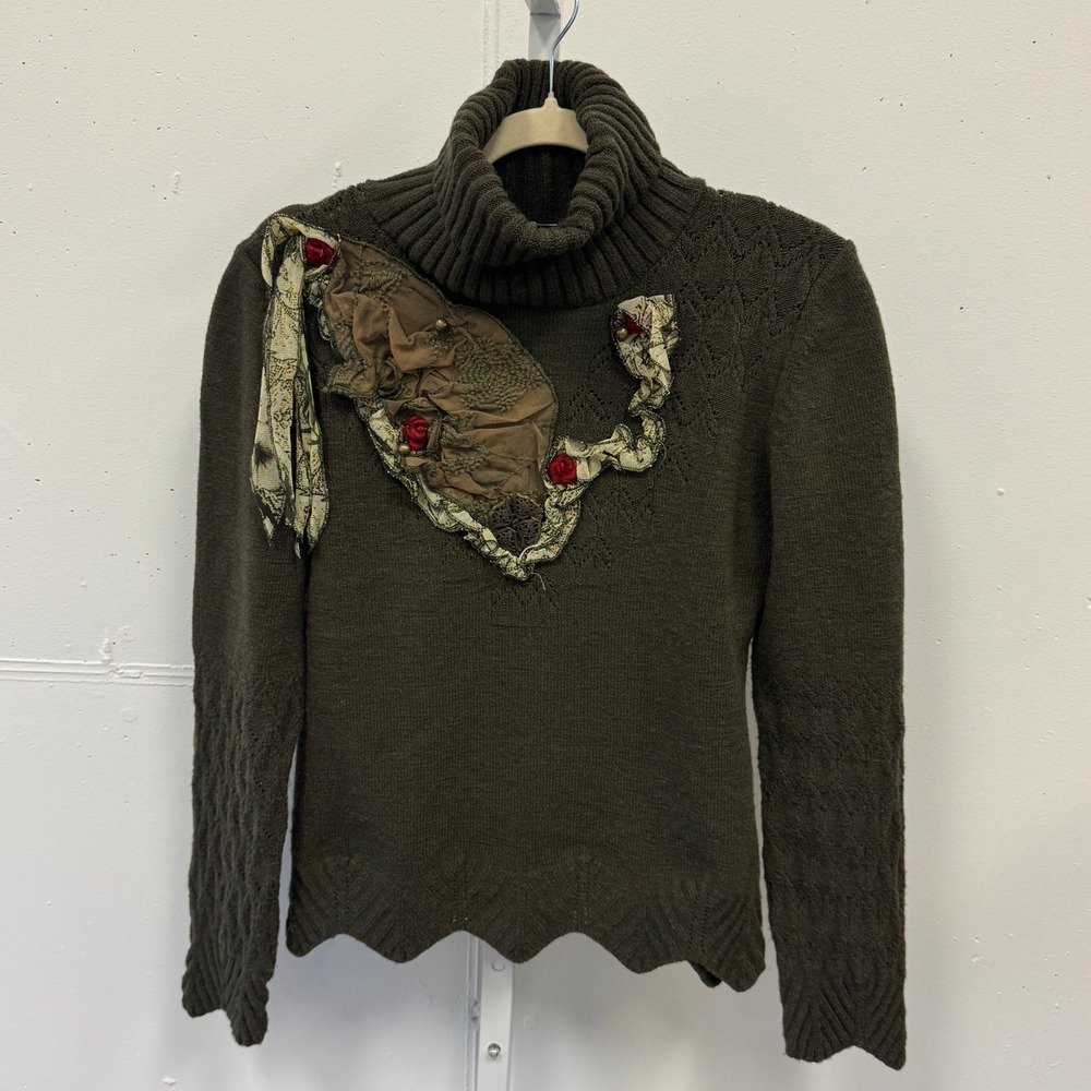 Bleu Blanc Rouge France Merino Cashmere Floral Applique Turtleneck Sweater Olive